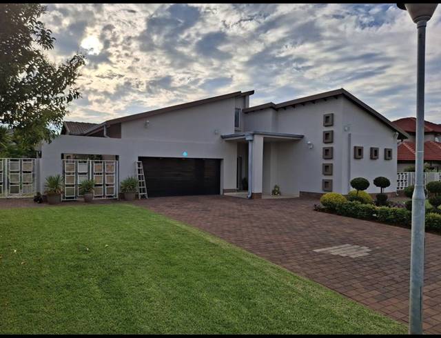 4 BEDROOM HOUSE FOR SALE IN MONAVONI